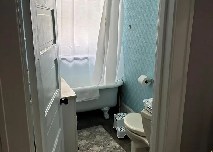 Rustic Getaway, Woodsy Area Private 2nd Level Appartement