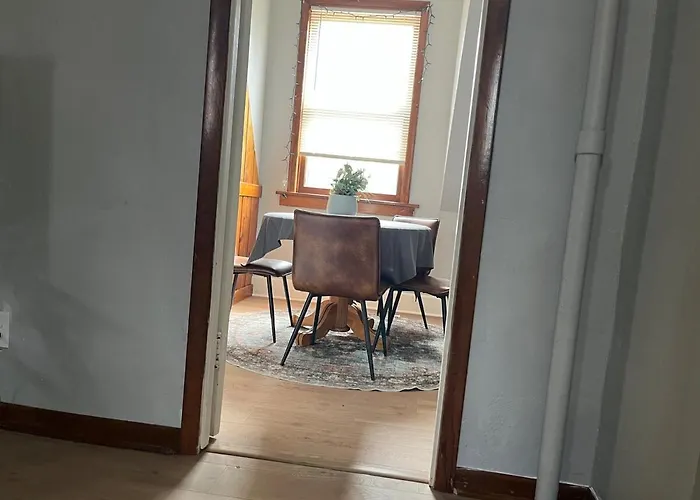 Rustic Getaway, Woodsy Area Private 2nd Level Appartement