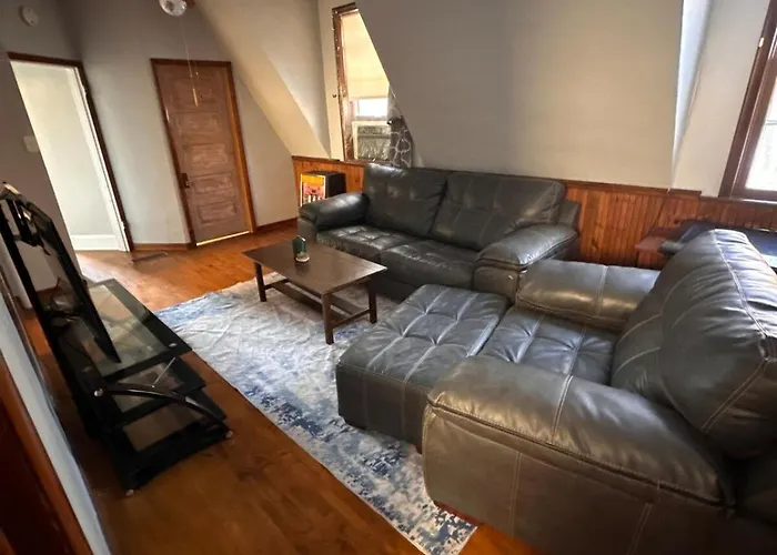 Rustic Getaway, Woodsy Area Private 2nd Level Appartement